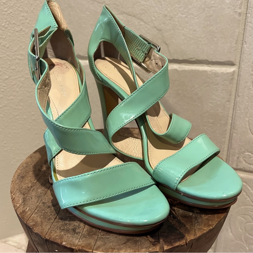 ⚠️2/20 Calvin Klein ladies teal Easter cross top sandals 6.5